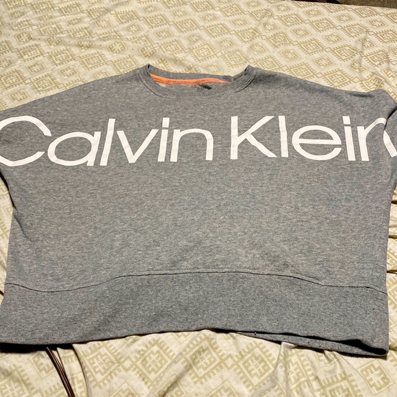Half cropped Calvin Klein lounge sweatshirt fairly worn no stretching in fabric - Picture 1 of 1
